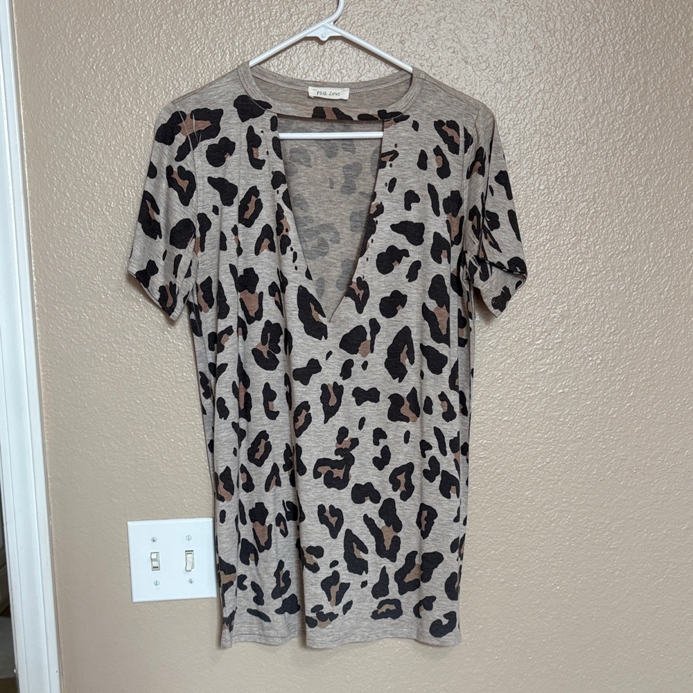 Stylish Leopard Print V-Neck Top